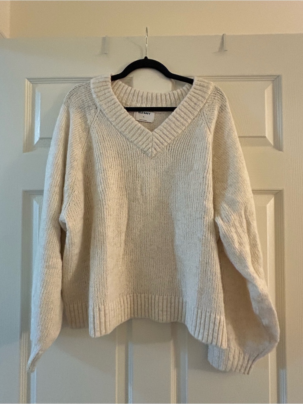 Old Navy Cream V-Neck Relaxed Knit Sweater